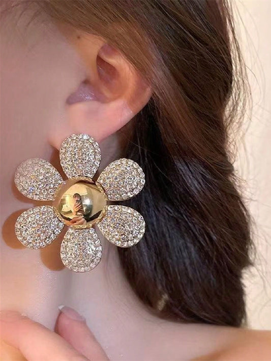 Flawless Woman Daisy Flower Earrings