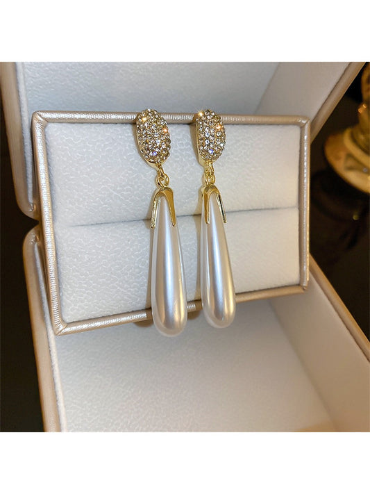 Fabulous Woman Gale Pearl Earrings